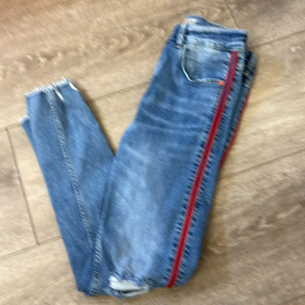 Zara Basic Z1975 Denim Distressed Skinny Jeans Light Wash Red Stripe Size 4